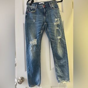 ZARA NWOT DISTRESSED JEANS PRICE FIRM